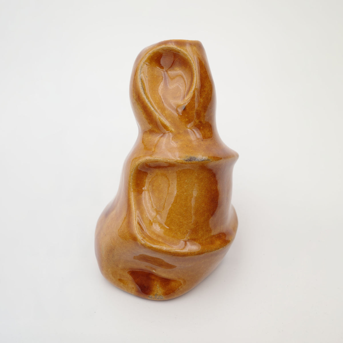 Anthropomorphe Form goldbraun und glänzend